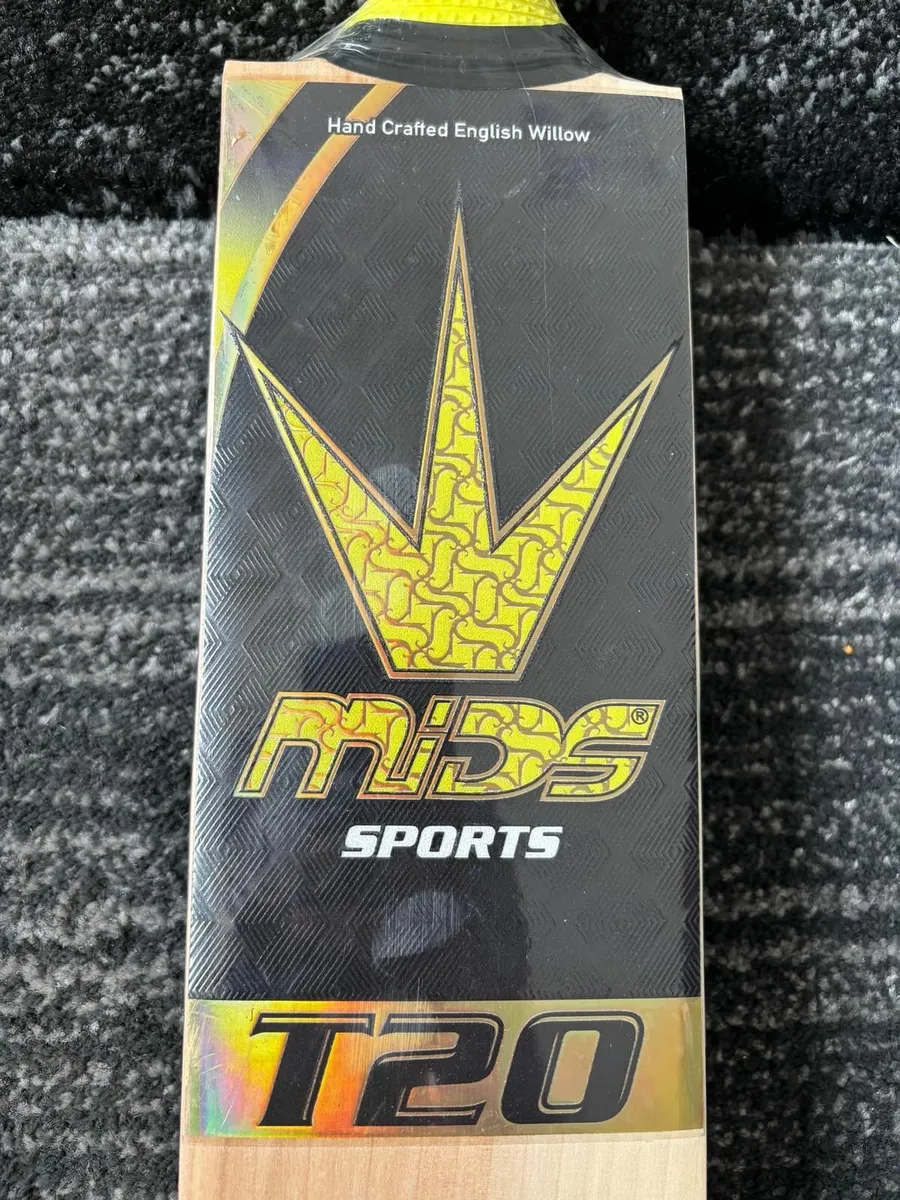 Cricket Bat English Willow AM - Negotiable price - Image 1