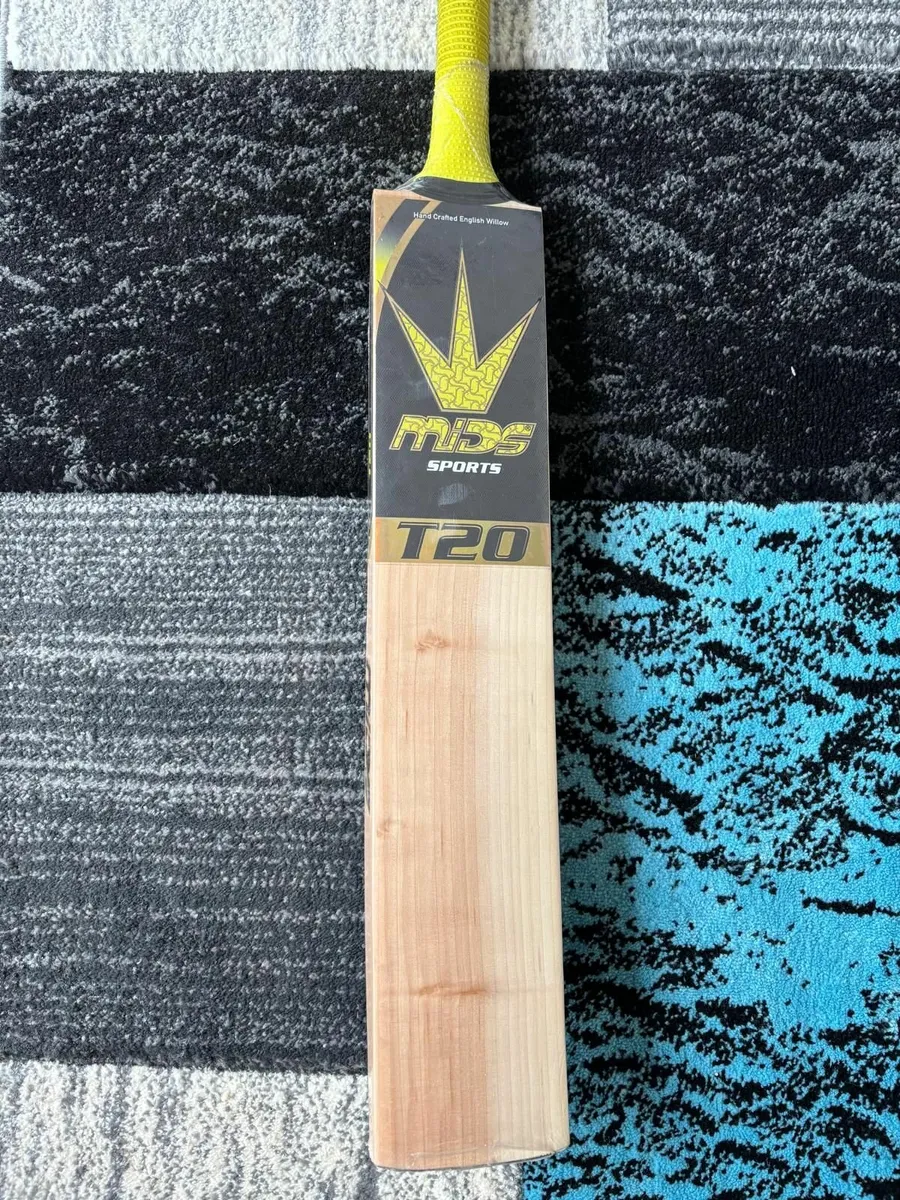 Cricket Bat English Willow AM - Negotiable price - Image 3