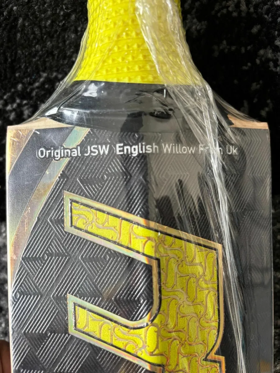 Cricket Bat English Willow AM - Negotiable price - Image 2