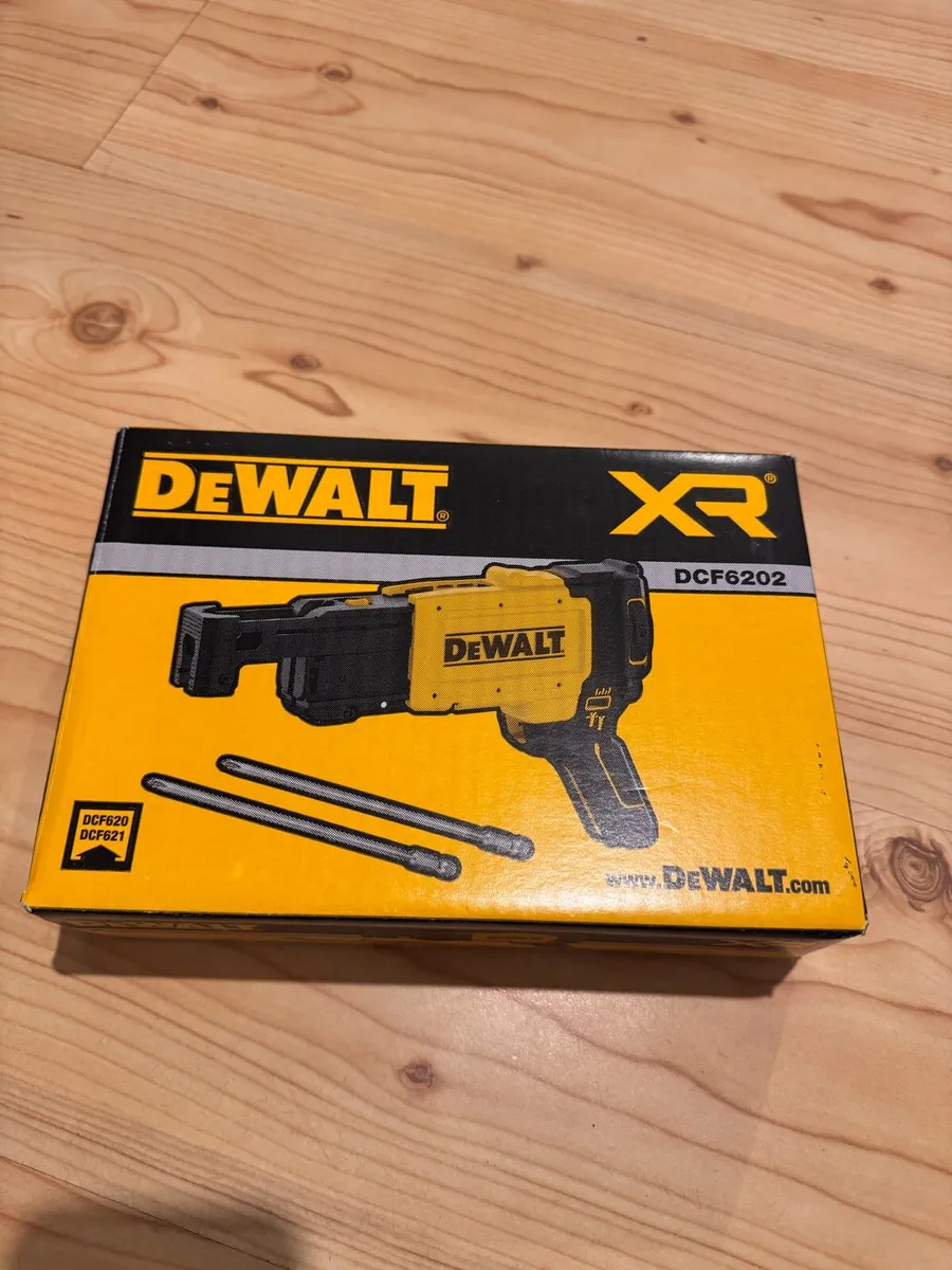 DeWALT XR Collated Drywall Screw Gun + accessories - Image 1