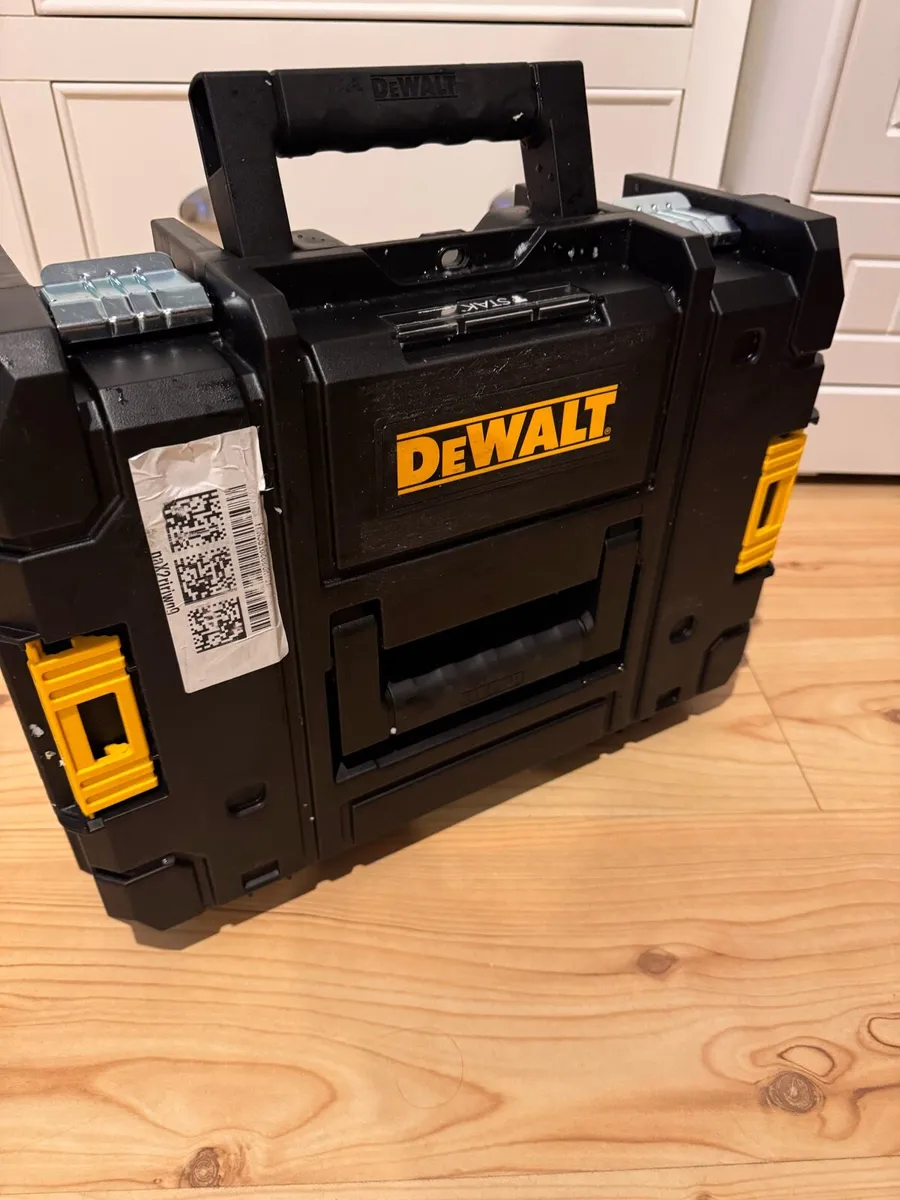 DeWALT XR Collated Drywall Screw Gun + accessories - Image 3