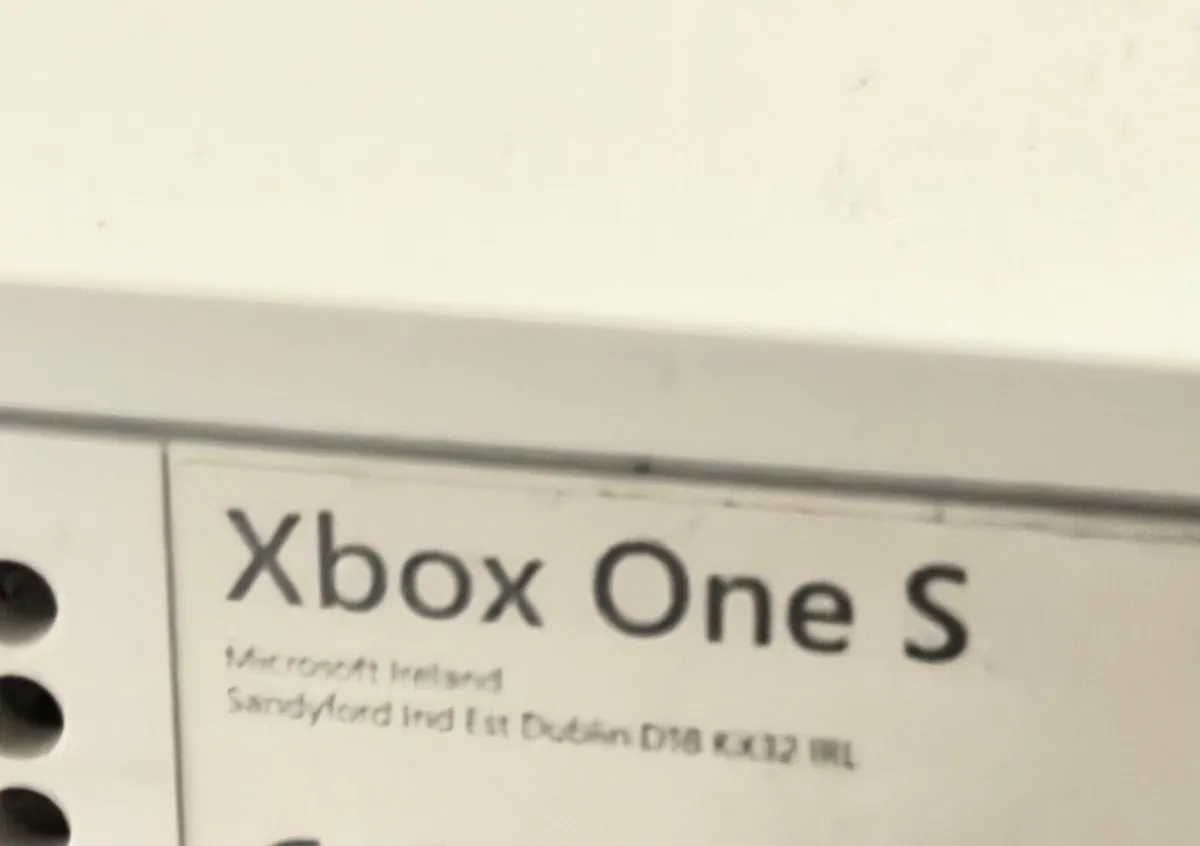 Xbox One S - Image 2