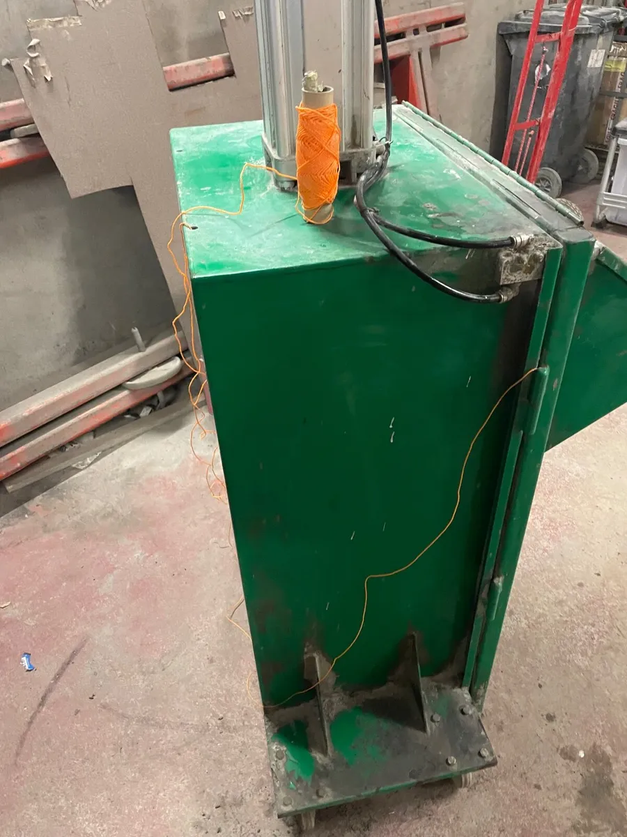 Cardboard, paper, rubbish, compactor and baler - Image 3