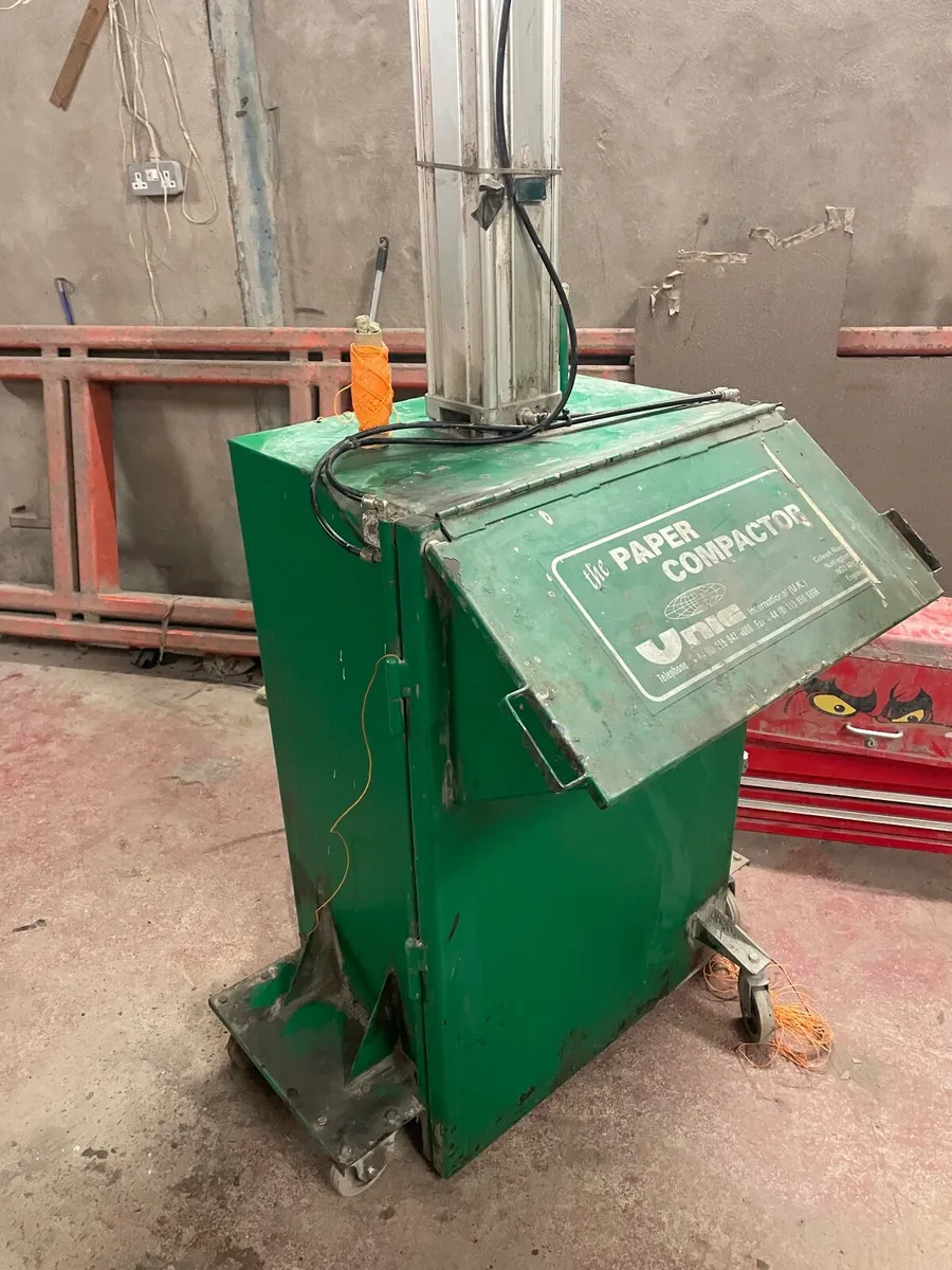 Cardboard, paper, rubbish, compactor and baler - Image 4