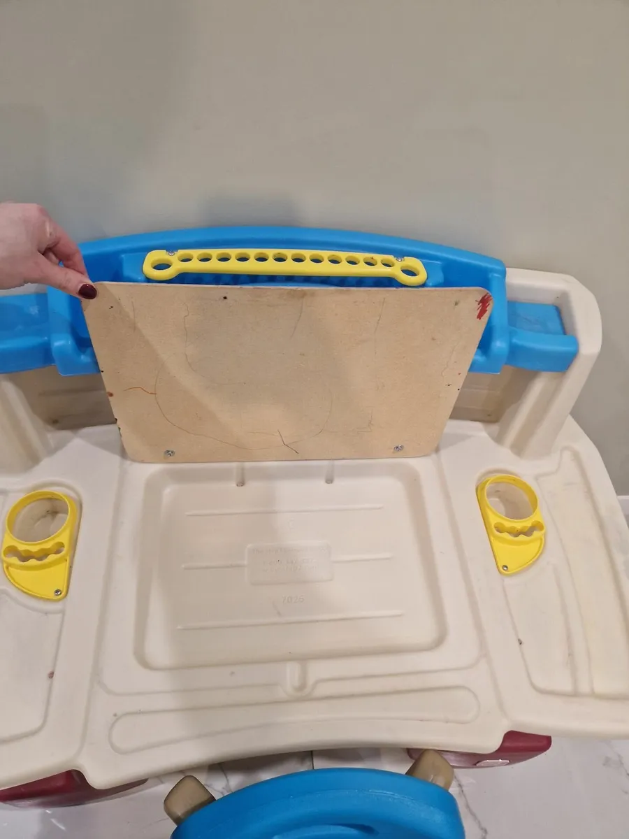 2 Kids  Smyths Art Desks - Image 3