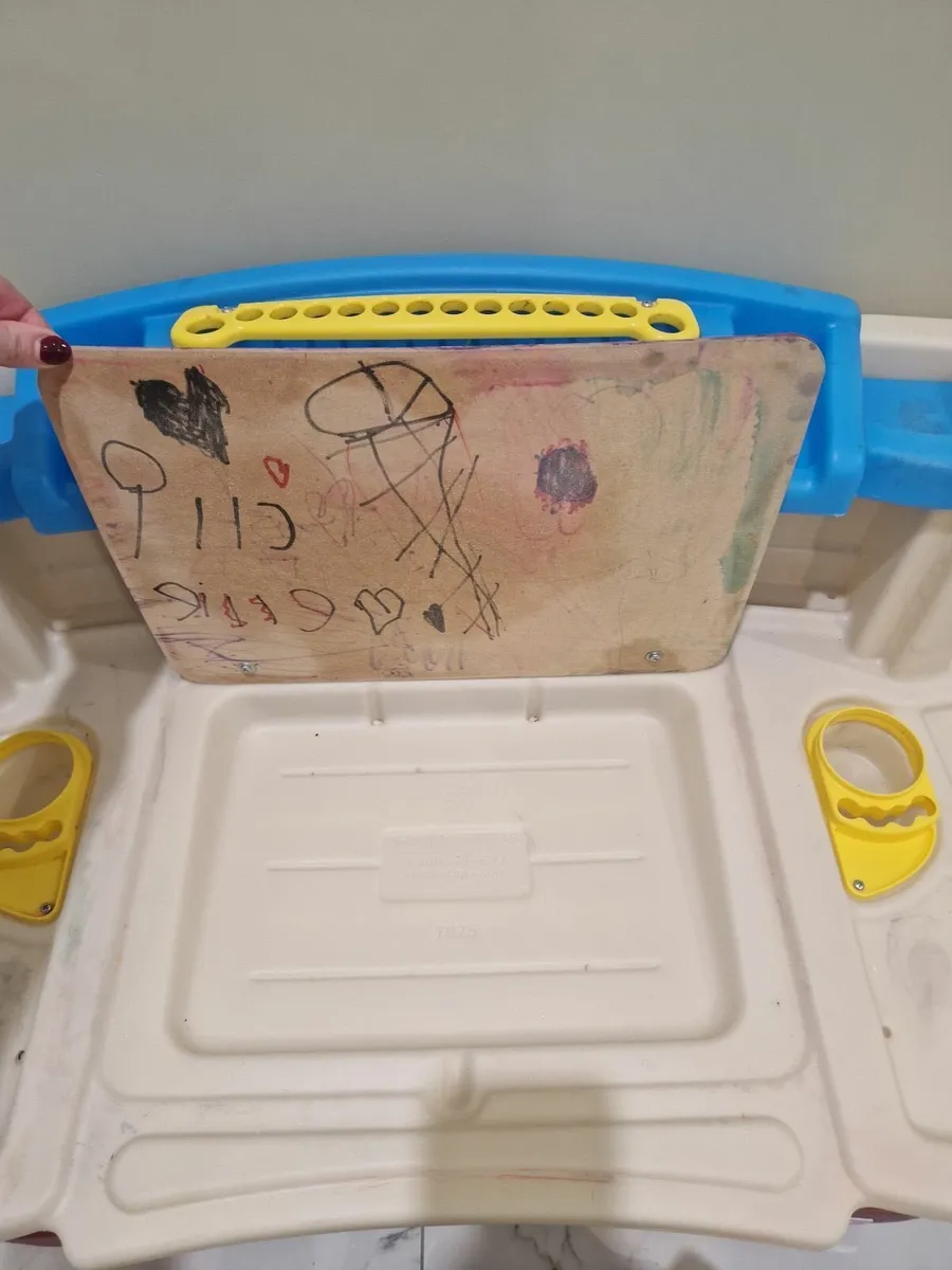 2 Kids  Smyths Art Desks - Image 2