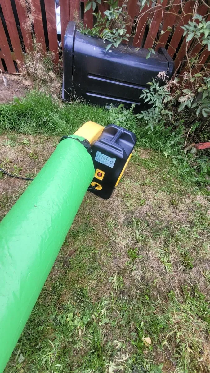 Bouncy castle - Image 2