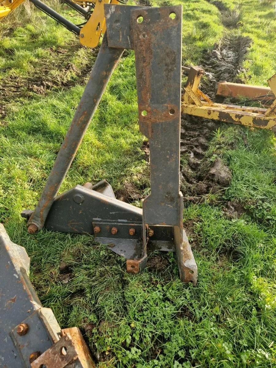 2 Front loaders - Image 3