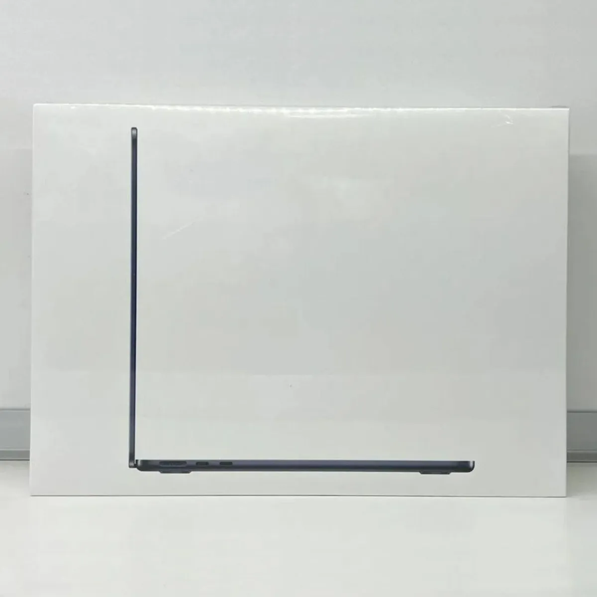 Macbook Air M4 - 16gb Ram - 256GB 13" - UK Irish M