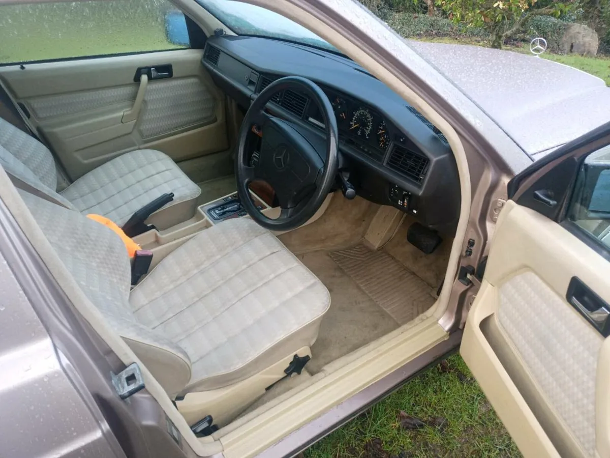 Mercedes Benz 190 e  auto. - Image 2