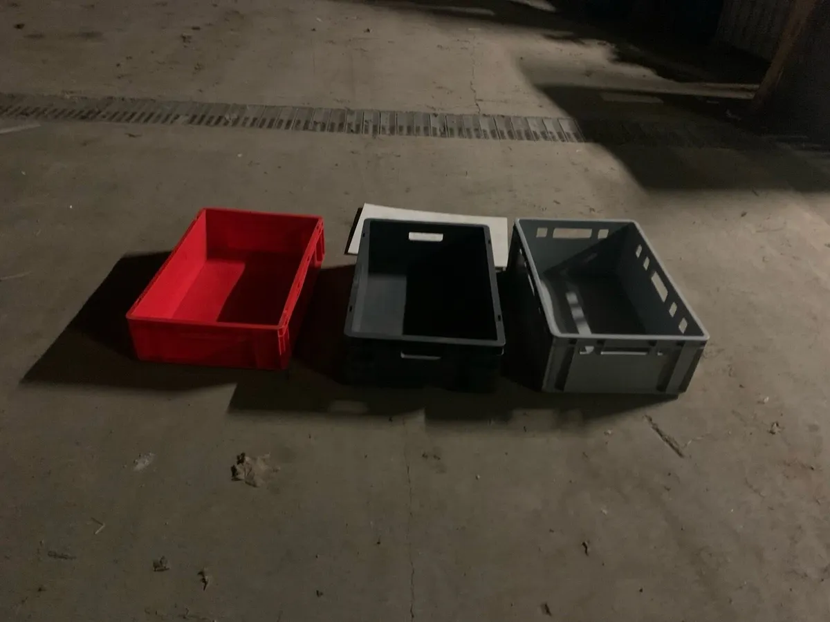 Unused Storage Containers. - Image 3