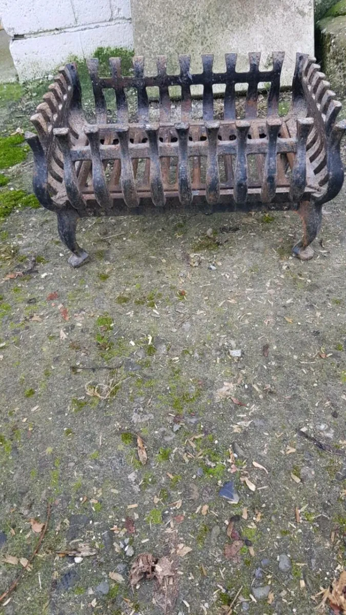 Iron fire grate - Image 1