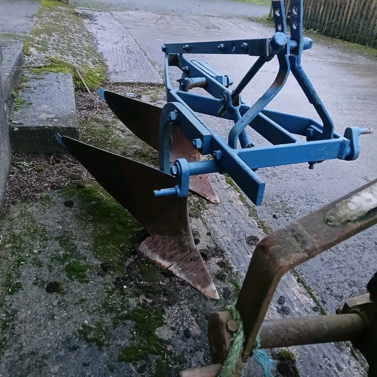 3 vintage Ploughs - Image 2