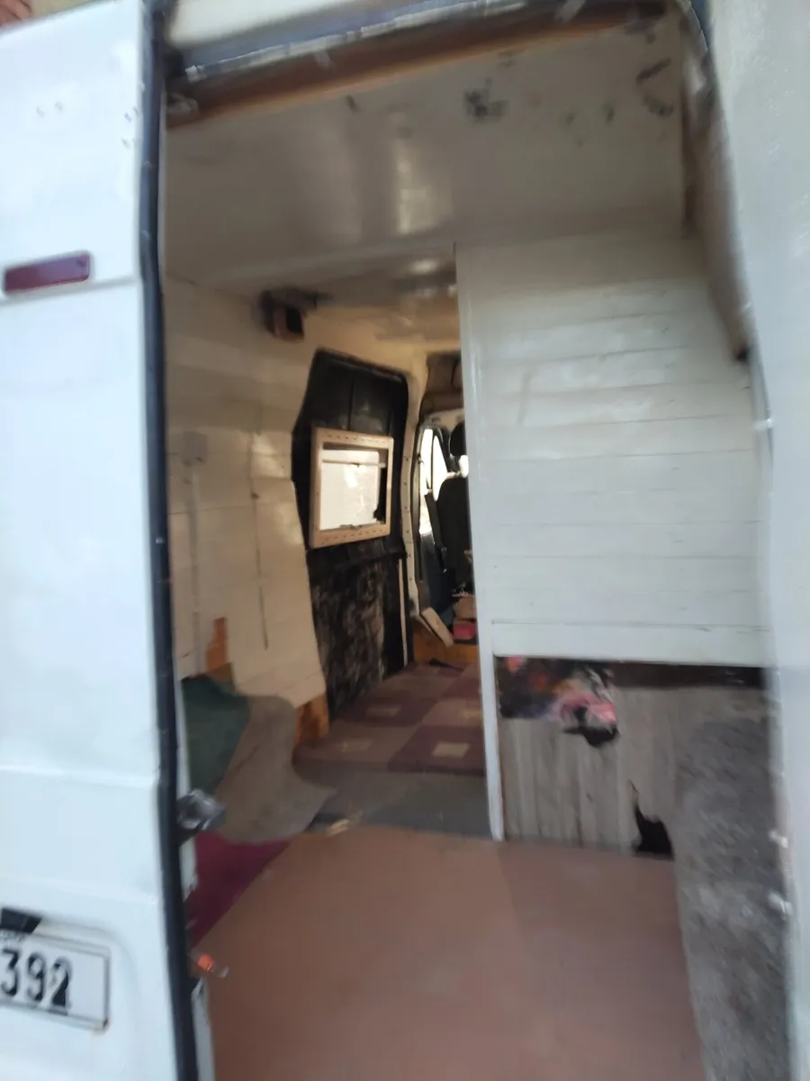 Van - Image 4