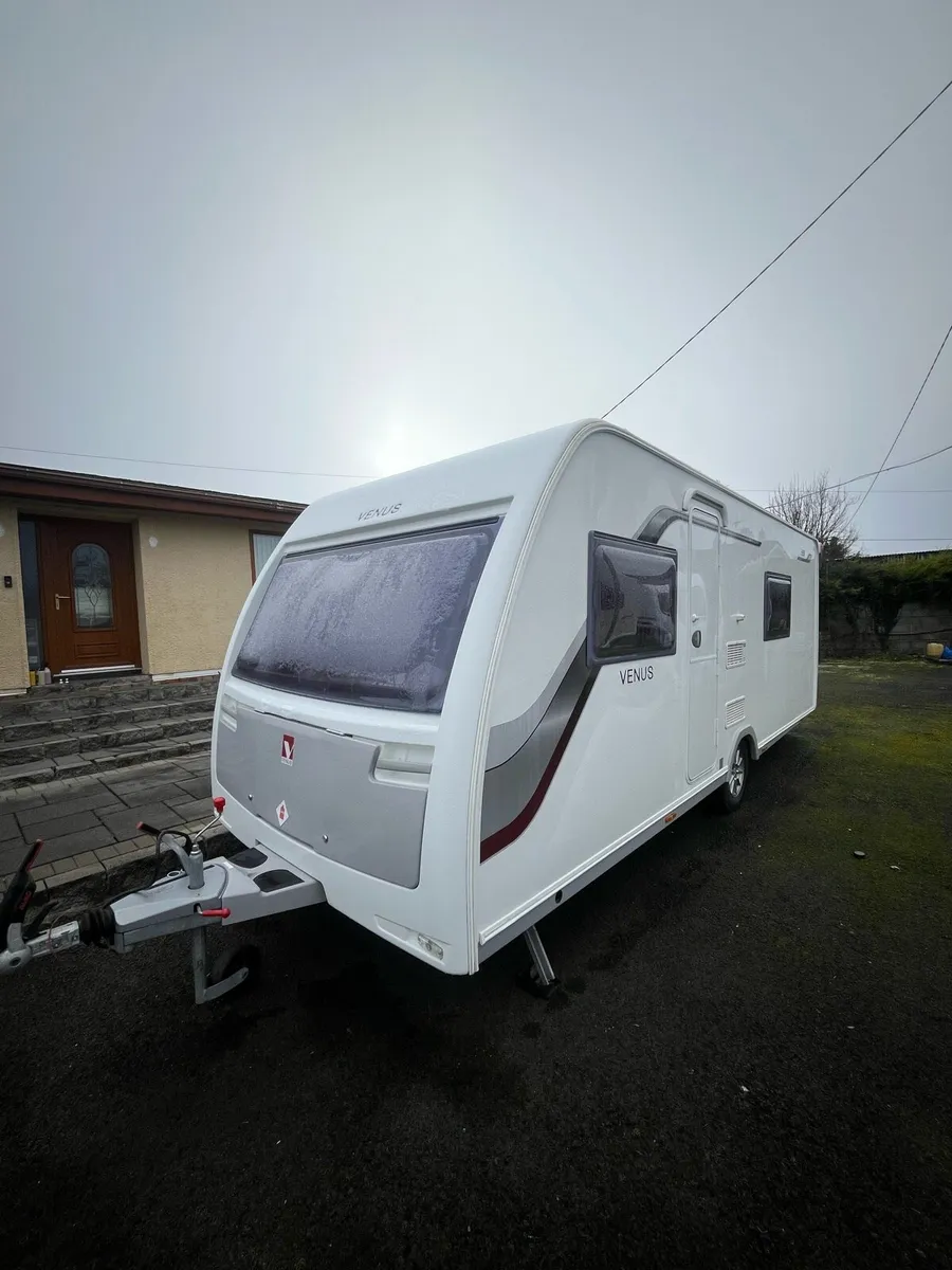 Venus 4 berth luxury caravan twin singles - Image 1
