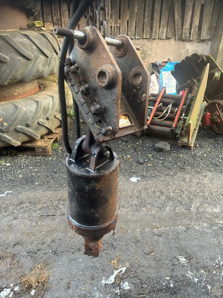 Hydraulic auger to suit mini digger - Image 1