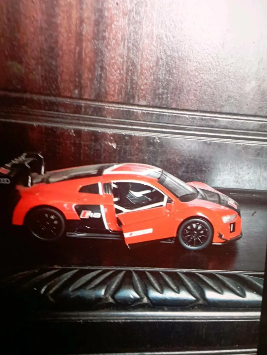AUDDI R8 LMS DIE-CAST PULL BACK AND GO  CAR - Image 4