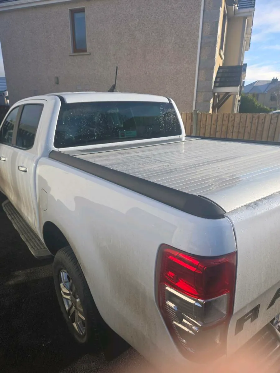 212 FORD RANGER ROLLER COVER AND BED LINER - Image 1