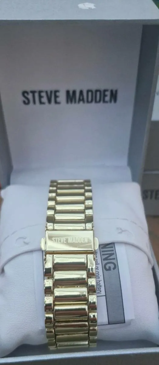 Steve Madden gold Quartz Analog black Dial - Image 3