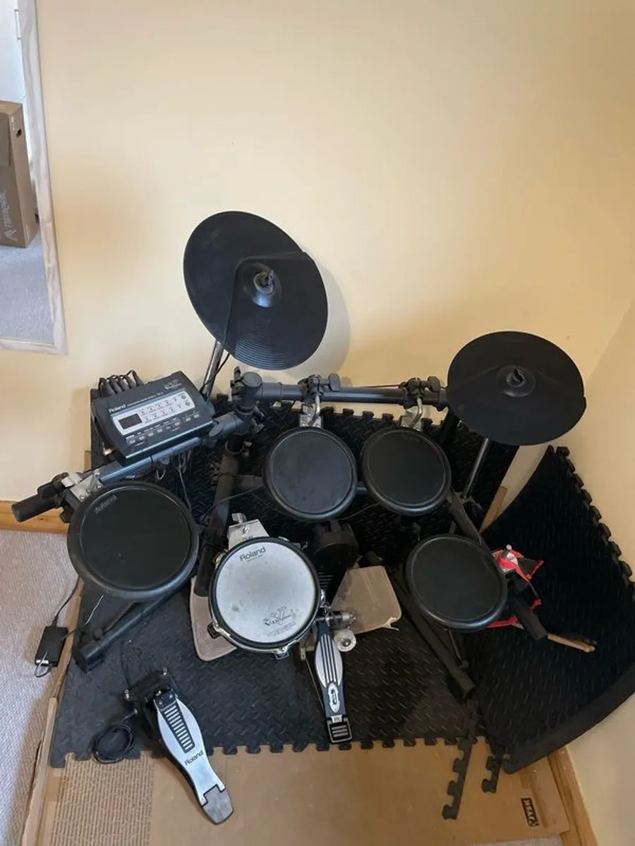 Roland TD-3 - Eletronic Drum - With Drum Stools, Kick Pedal and 1 pair of Sticks - Image 2