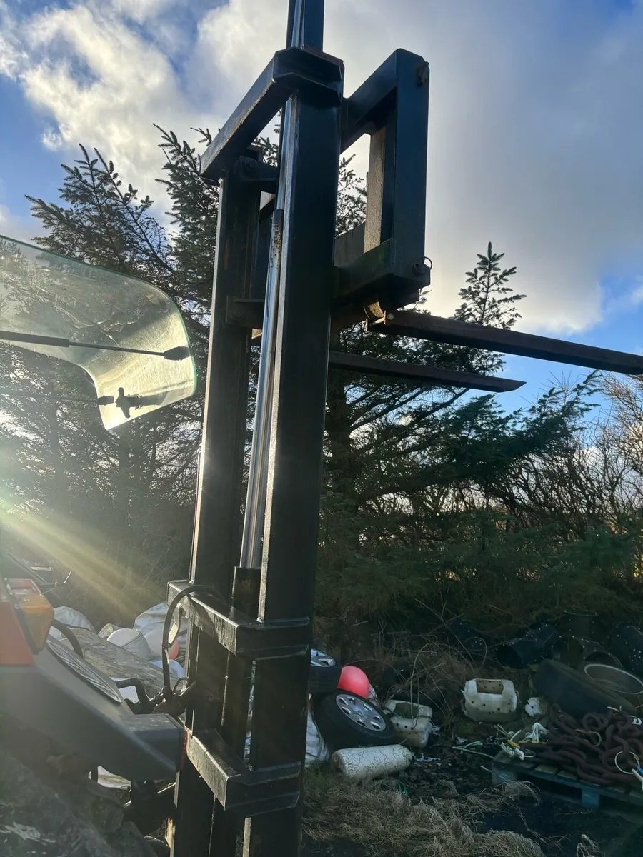 Tractor forklift - Image 4