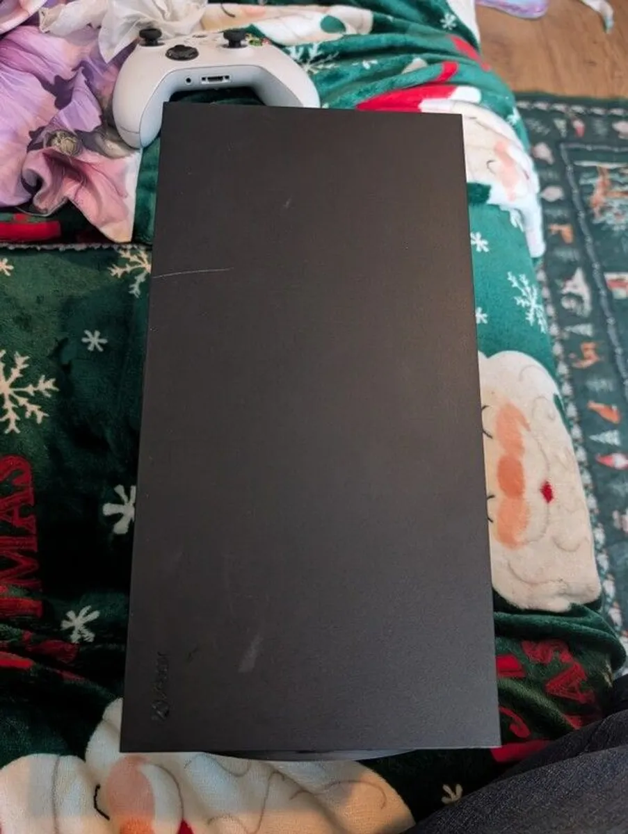 Xbox Series X 1TB + Wireless Controller - Image 2
