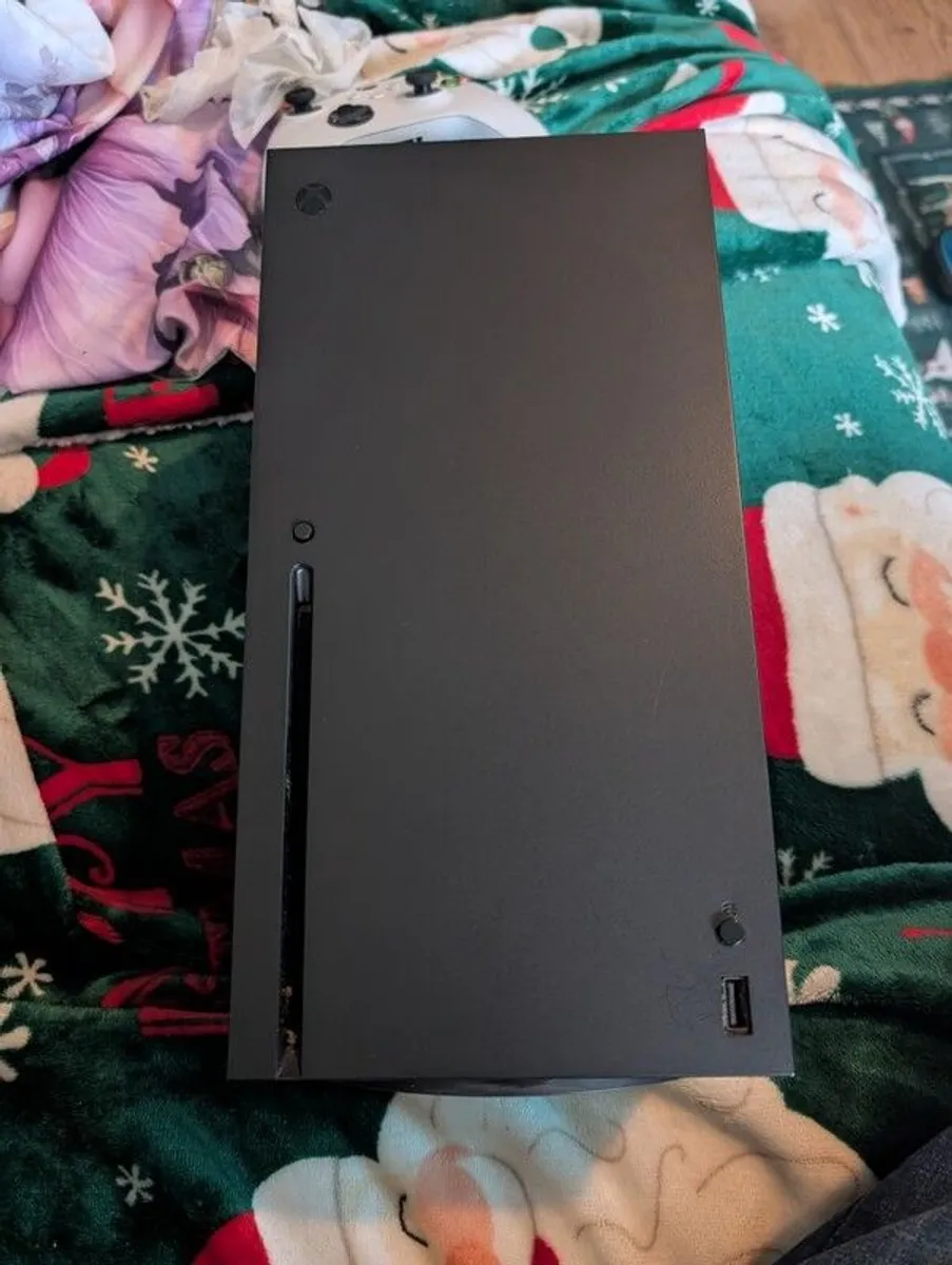Xbox Series X 1TB + Wireless Controller - Image 1