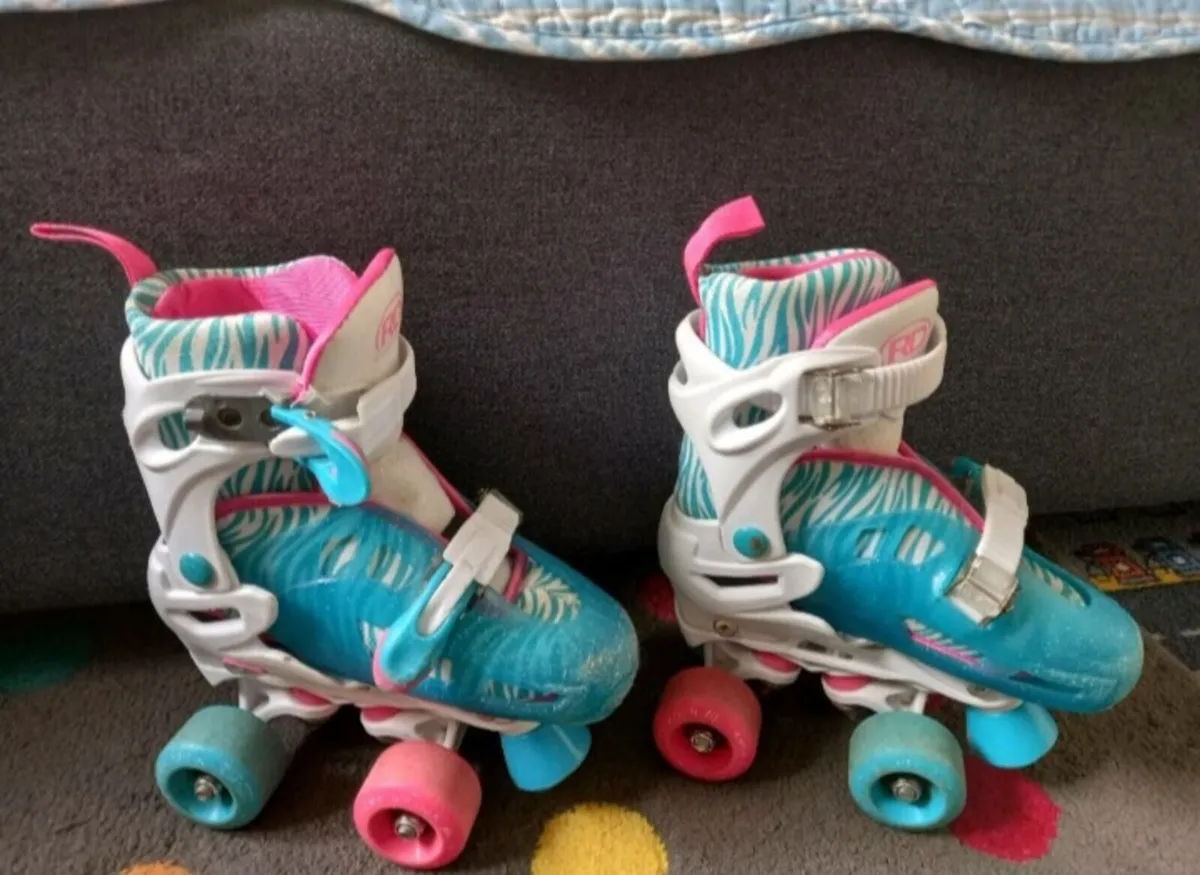 Roller Skates LOL OMG Dolls Encanto set - Image 2