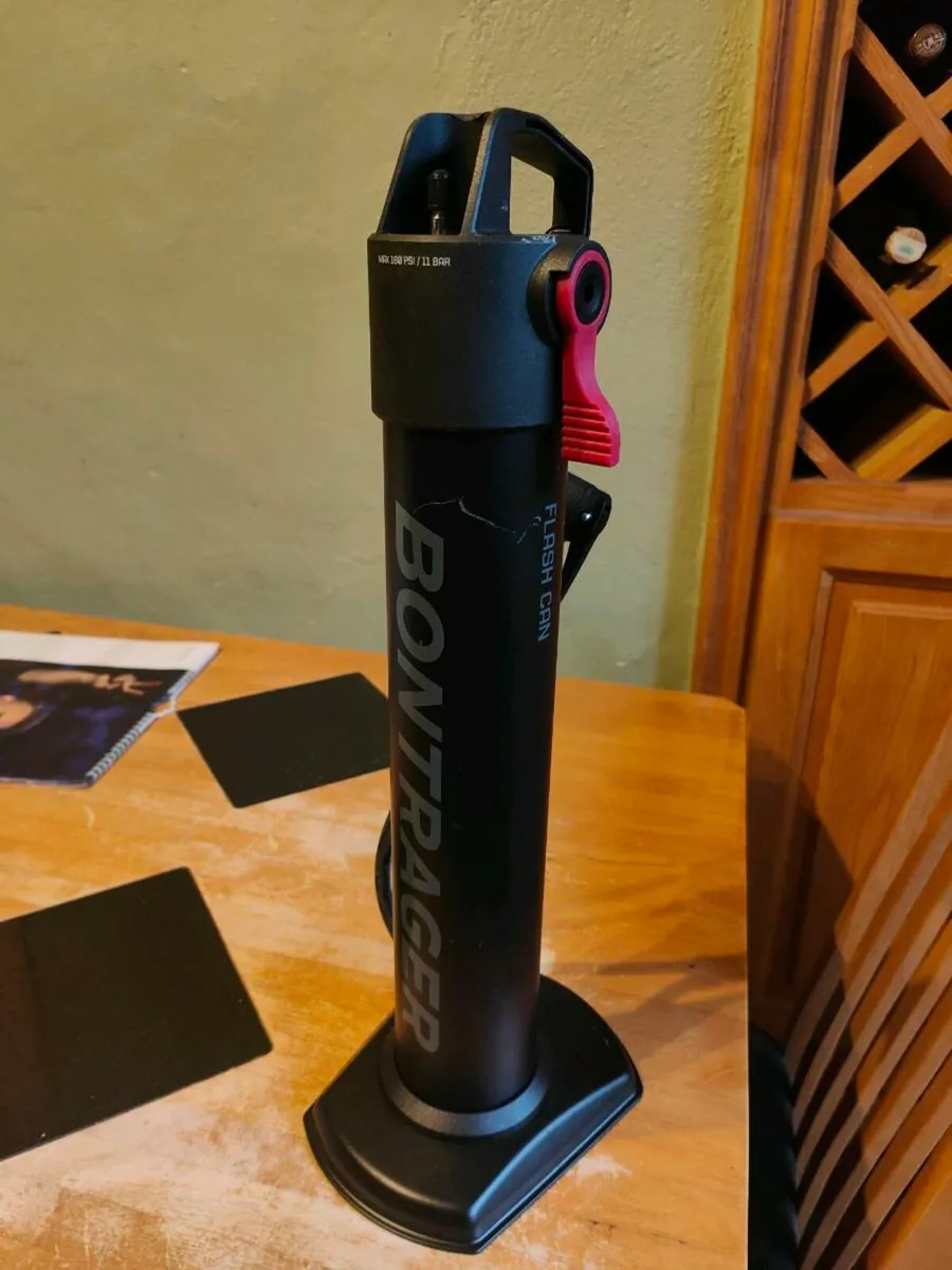 Bontrager flash can for seating tyres