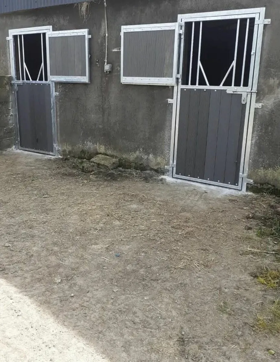 Stables, stable doors, feed barriers, divides etc. - Image 4