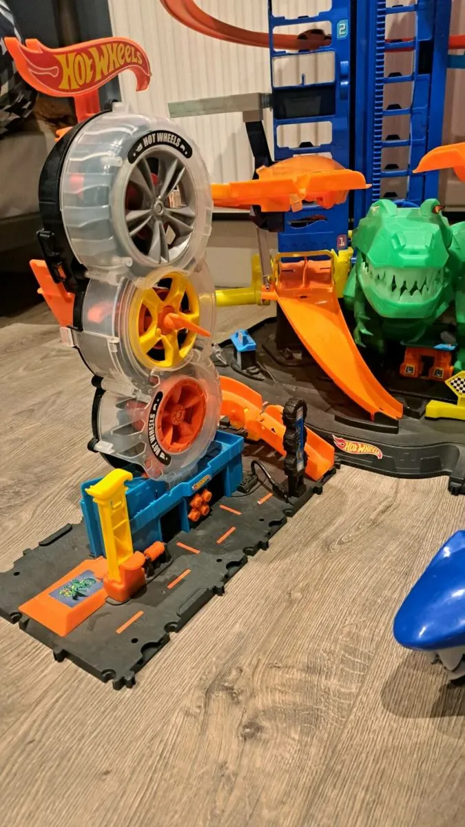 hot wheels garage - Image 2