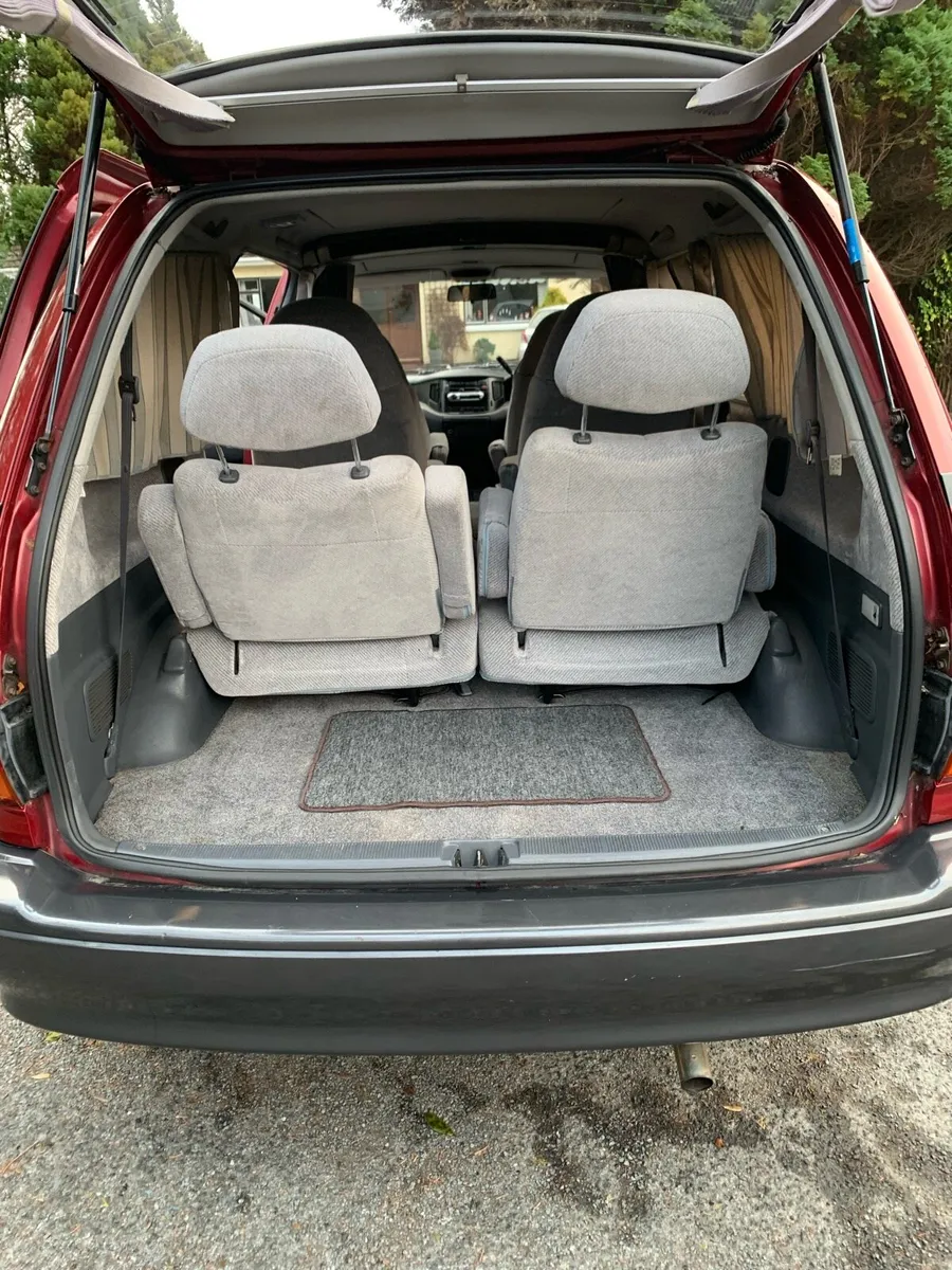 1990 Toyota Estima - Image 4