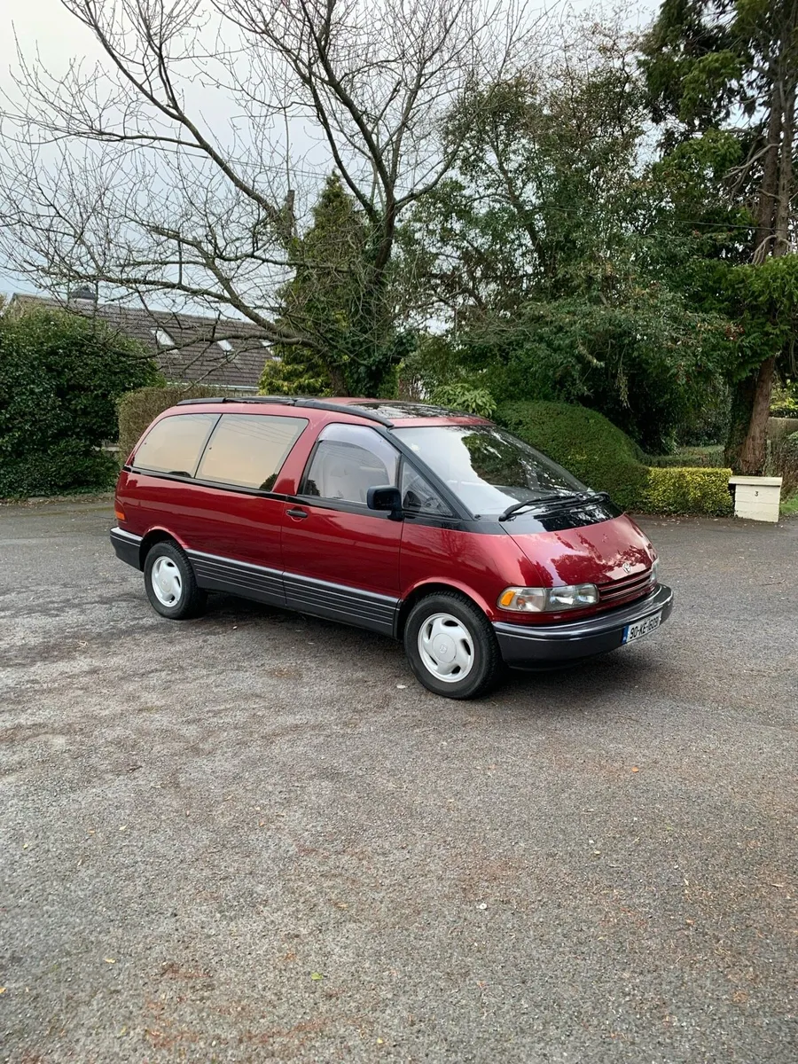 1990 Toyota Estima - Image 1