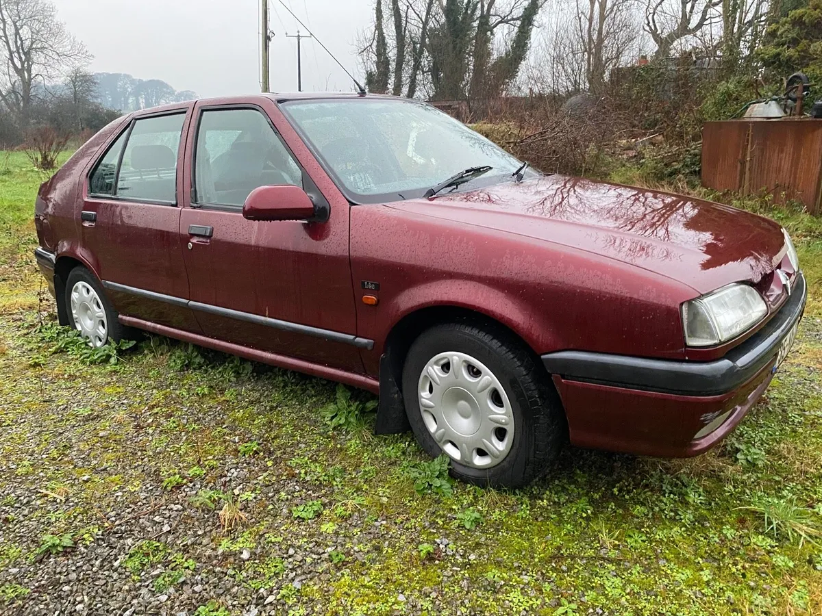 91 Nissan sunny auto 95 Renault 19 auto - Image 1