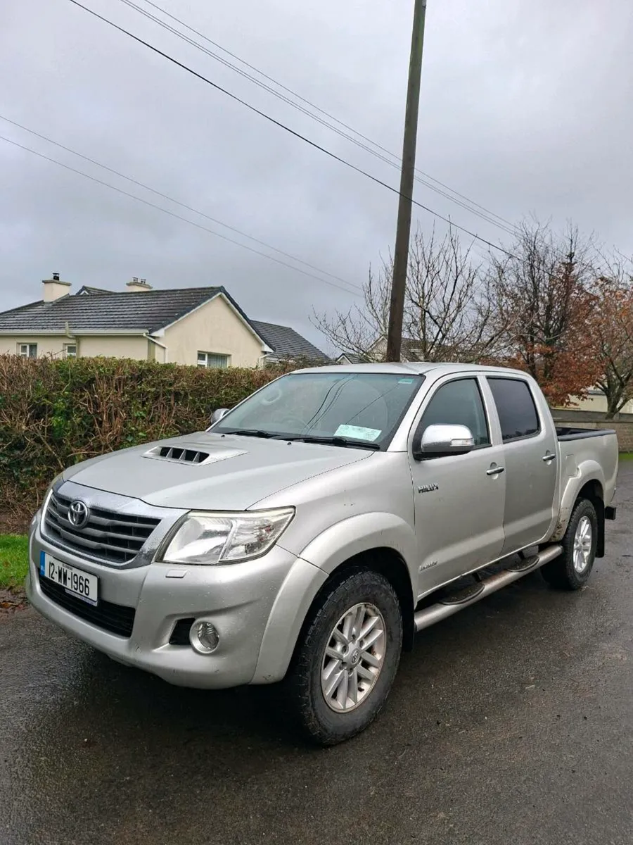TOYOTA HILUX 2012 ONLY 70000 MILES - Image 2