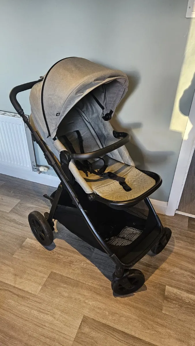 Graco near2me pram set - Image 1