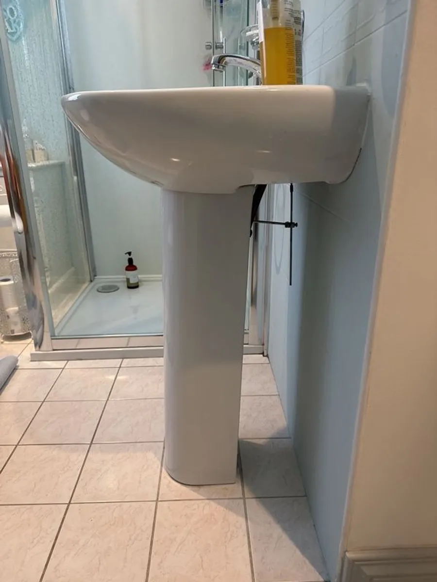 Wash Hand Basin & fittings - Image 3