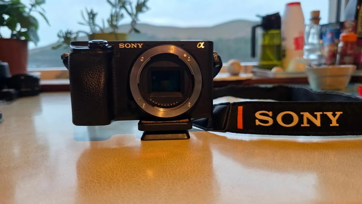 Sony Alpha a6400 Bundle - 3 Lenses, Tripod & Many - Image 2