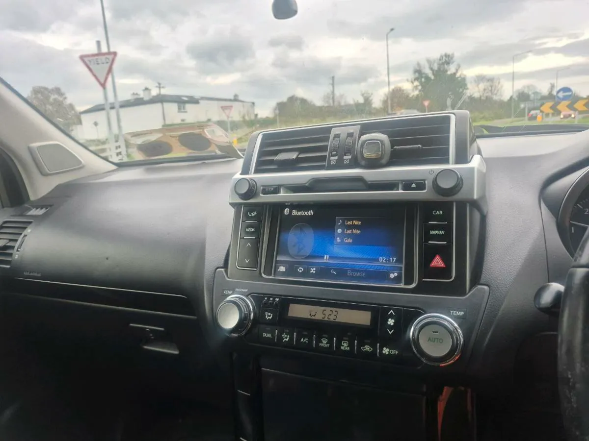 Toyota landcruiser business class auto crewcab - Image 3