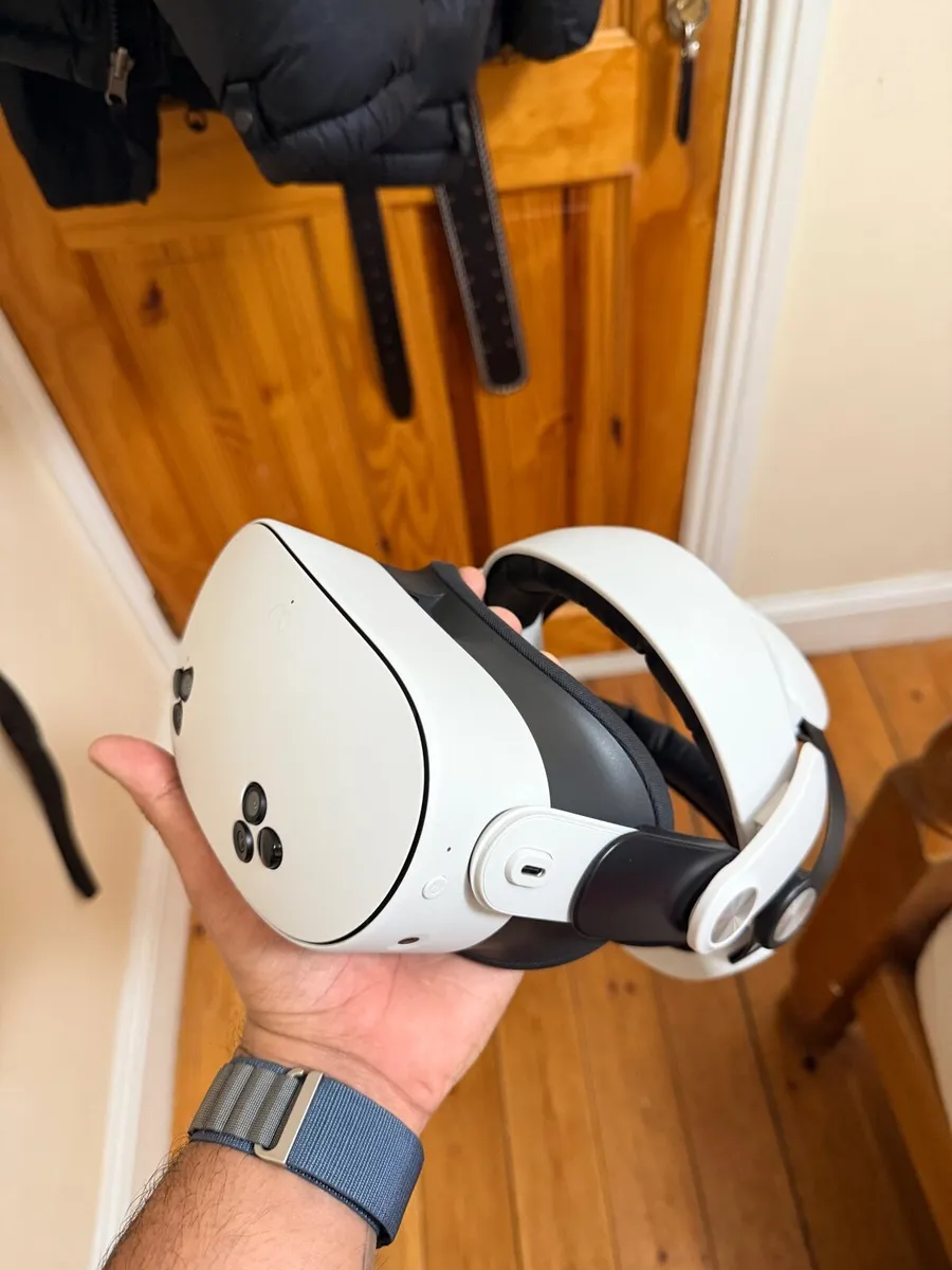 Meta Quest 3S VR Headset 128GB + Strap + Carry Ca - Image 2