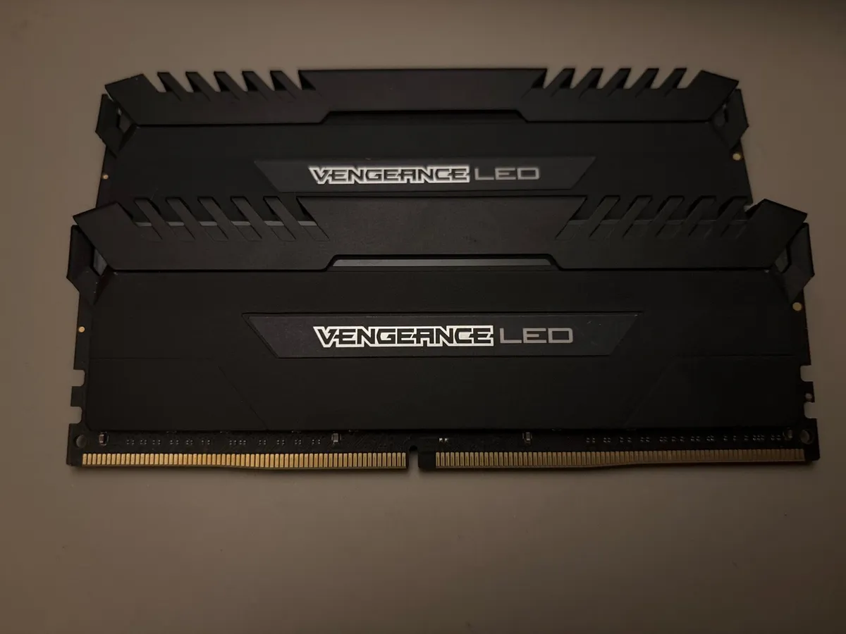 DDR4 Ram (16GB x2 3000MHz) Corsair Vengeance LED - Image 1