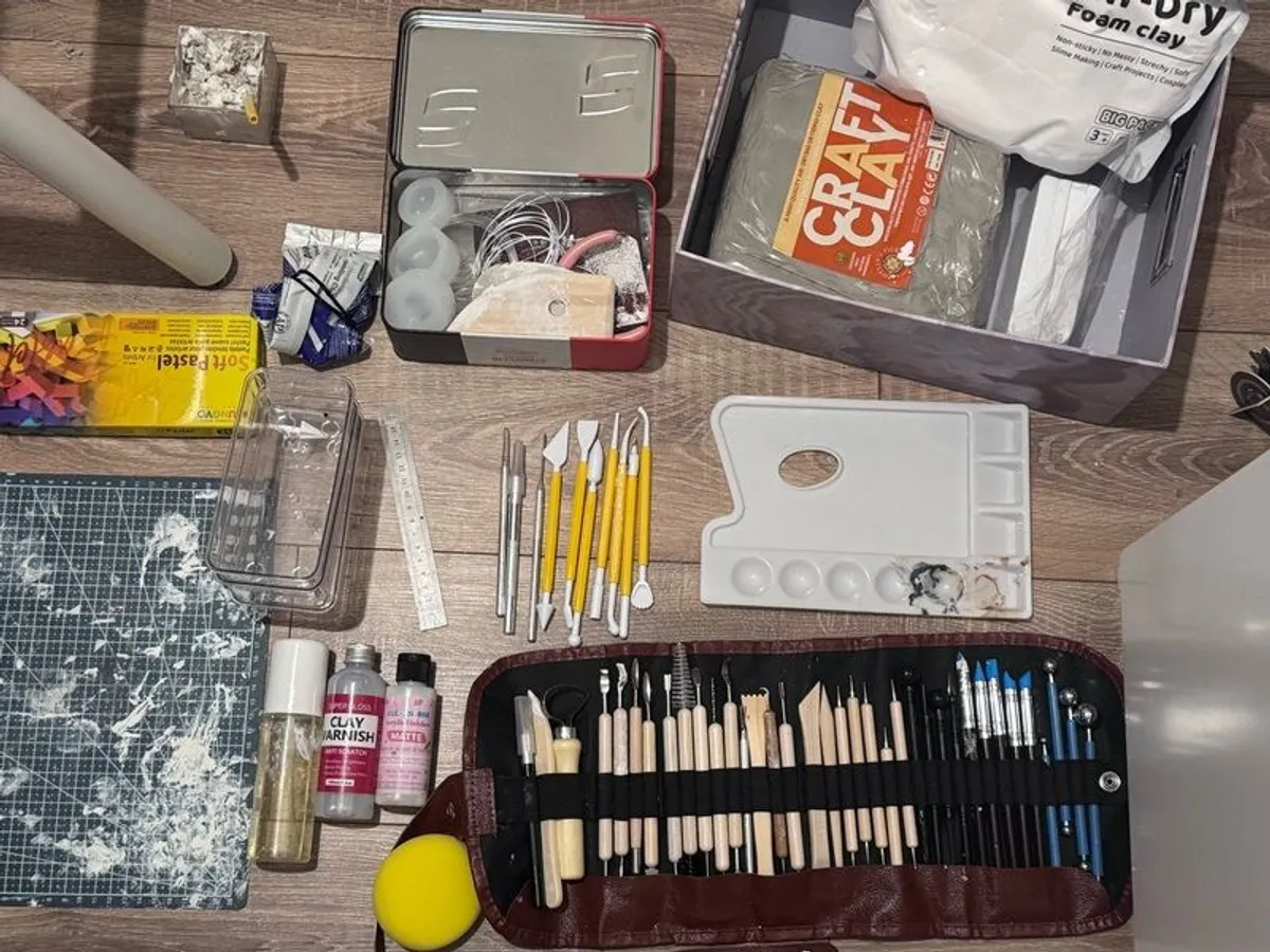 (FULL SET) Clay modelling tools and equipment with Clays - Image 1