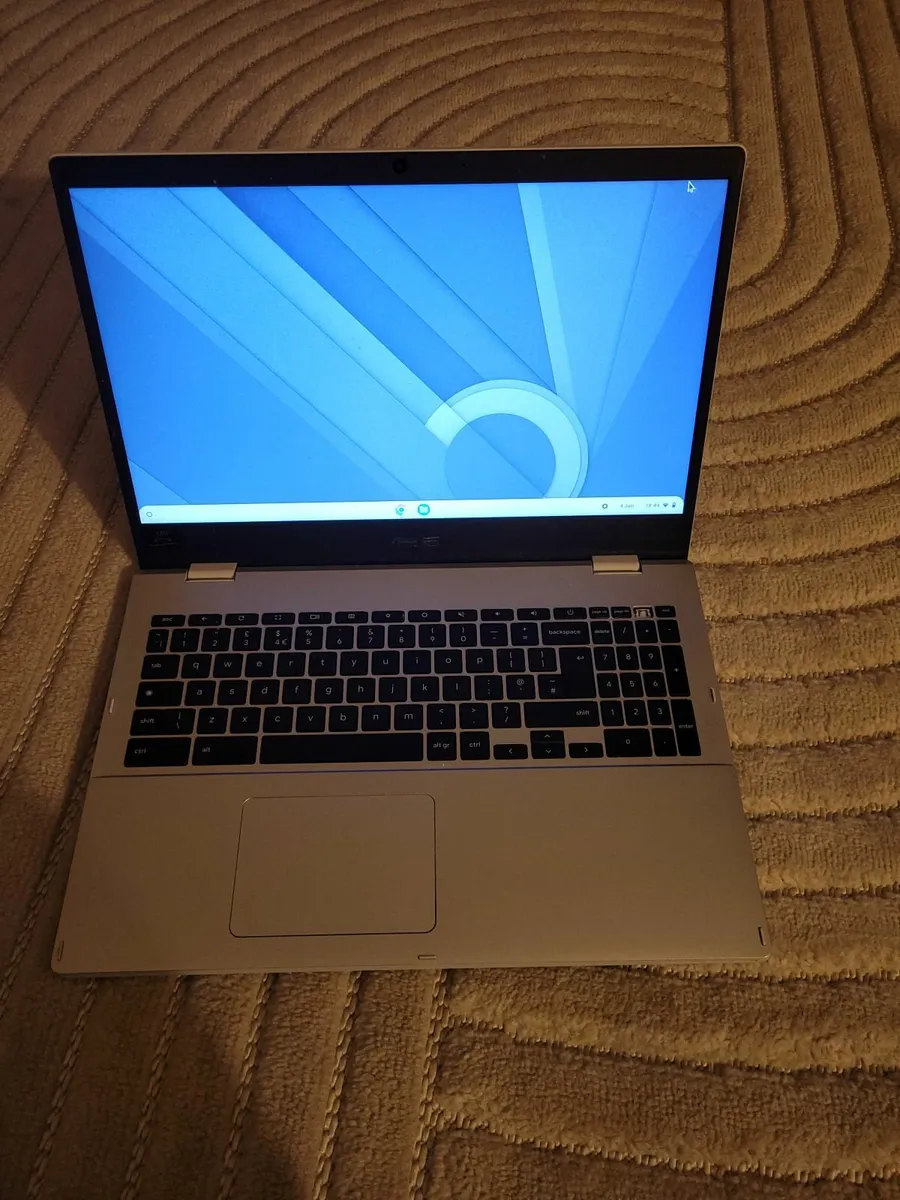 Asus Chromebook - Image 2