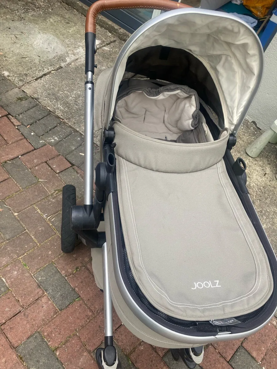 Buggy and pram - Image 3