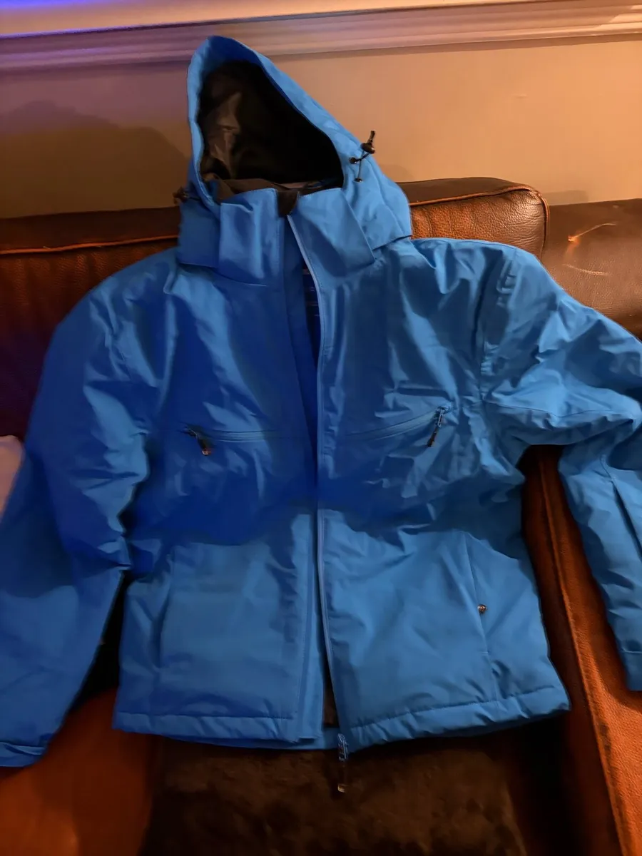 Adukts Ski jacket and pants. Size large - Image 1