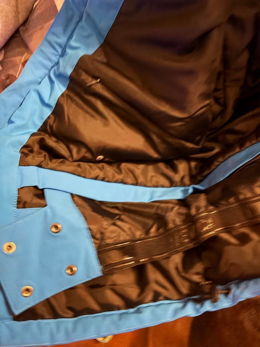 Adukts Ski jacket and pants. Size large - Image 2
