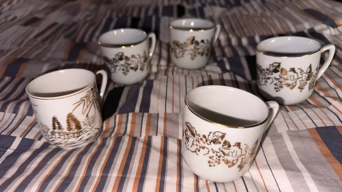 Used Antique plates, cups and saucers - Image 4