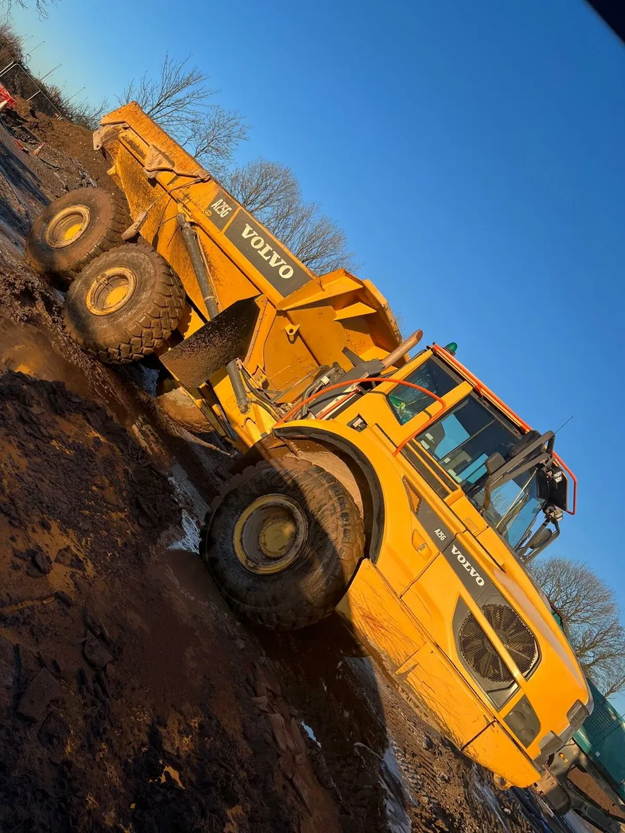 Digger driver komatsu - Image 2