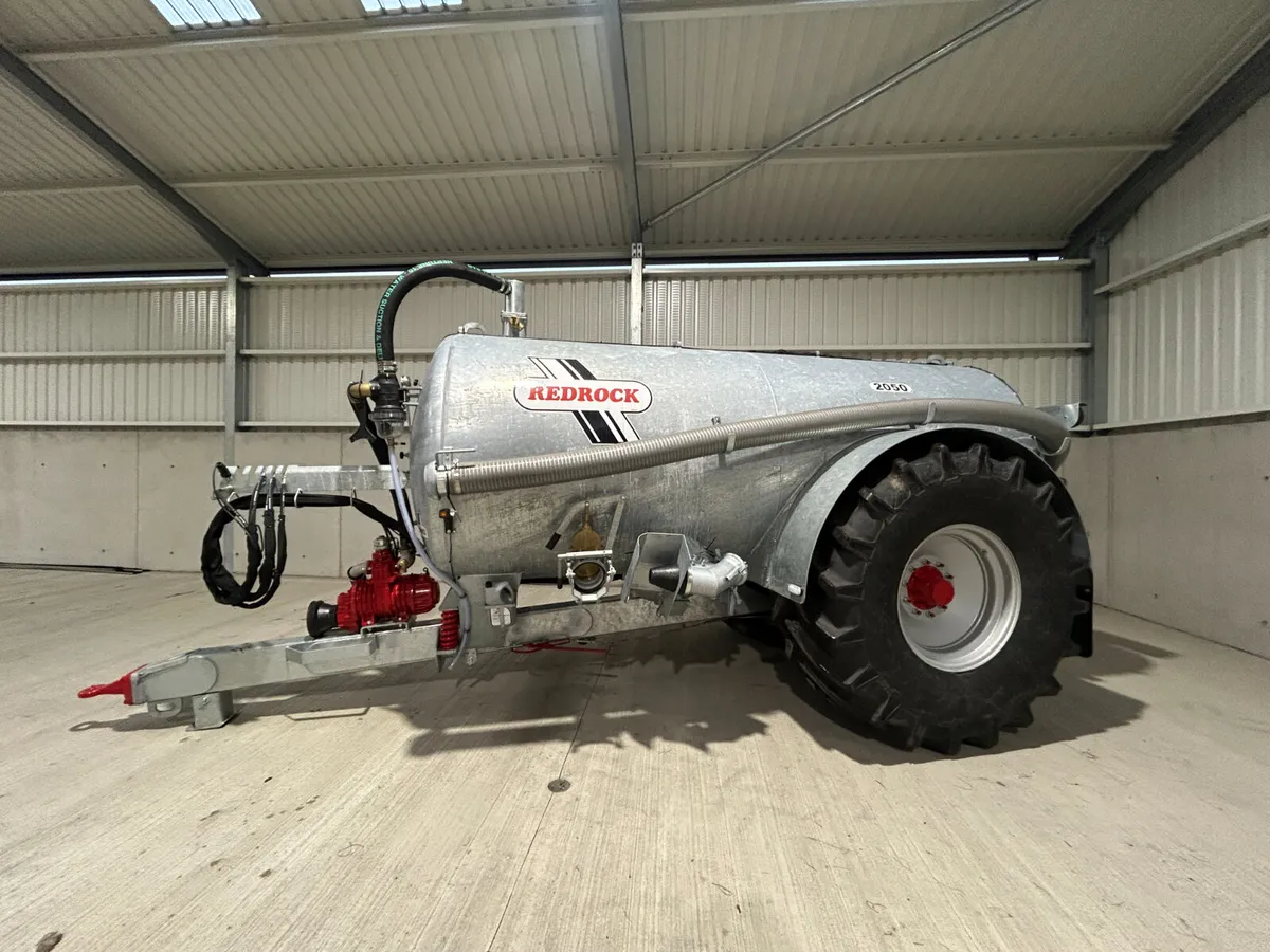 Redrock 2050g Tank With Big Wheels - Image 2