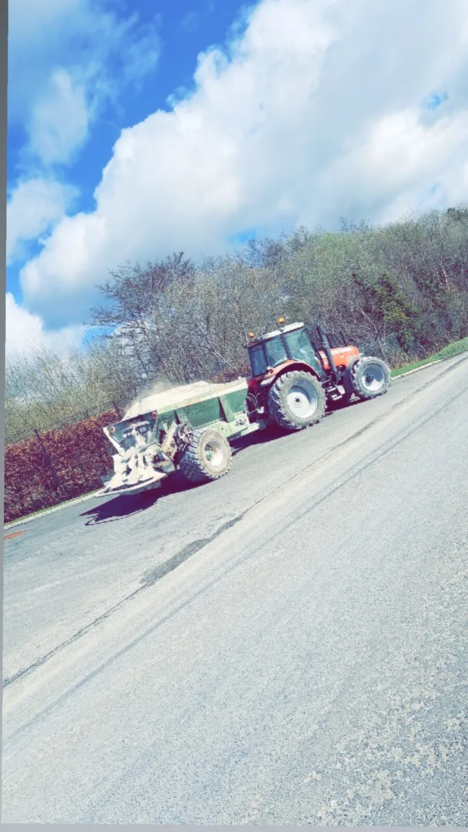 Lime spreading - Image 2